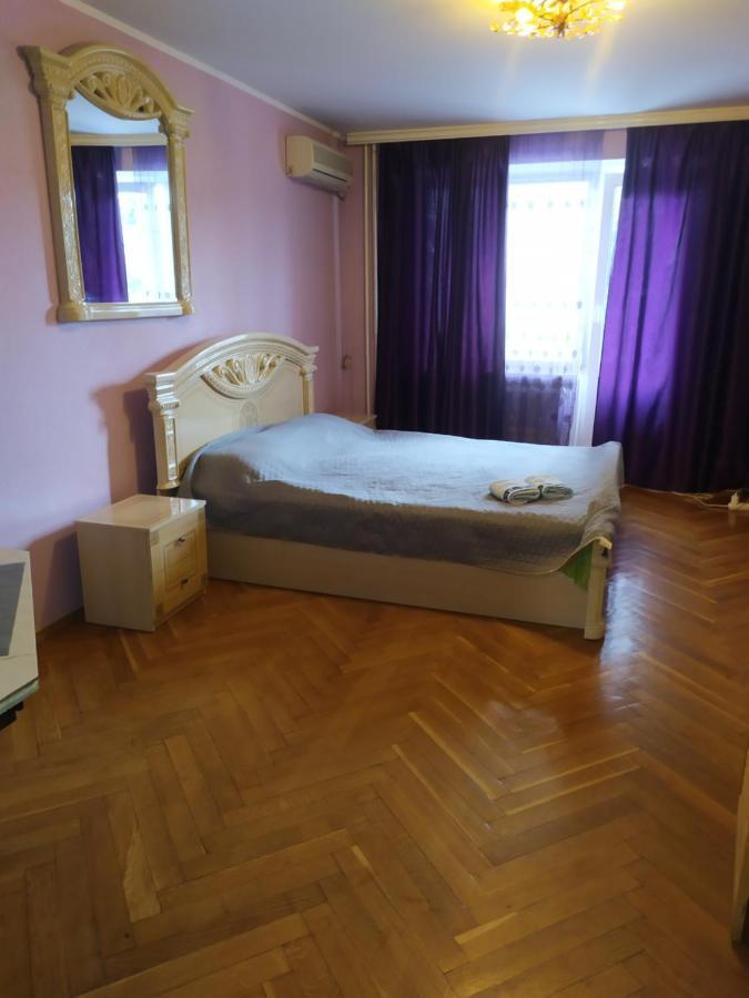 Затишні Апартаменти В Центрі Rivne Exterior photo